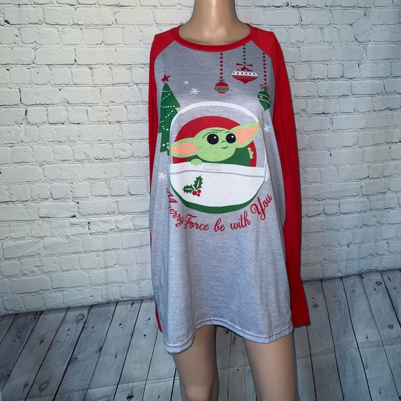 Star Wars Tops - star wars xmas yoda shirt size L